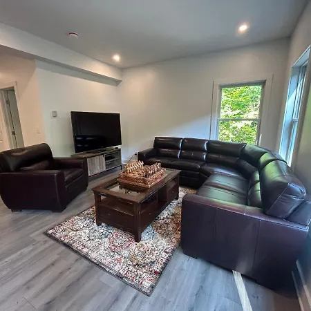 New 3 Bedroom - Thoroughbred Farm & Lake Views! Saratoga Springs Exterior photo
