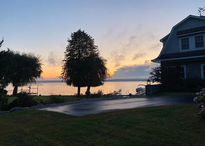 New 3 Bedroom - Thoroughbred Farm & Lake Views!