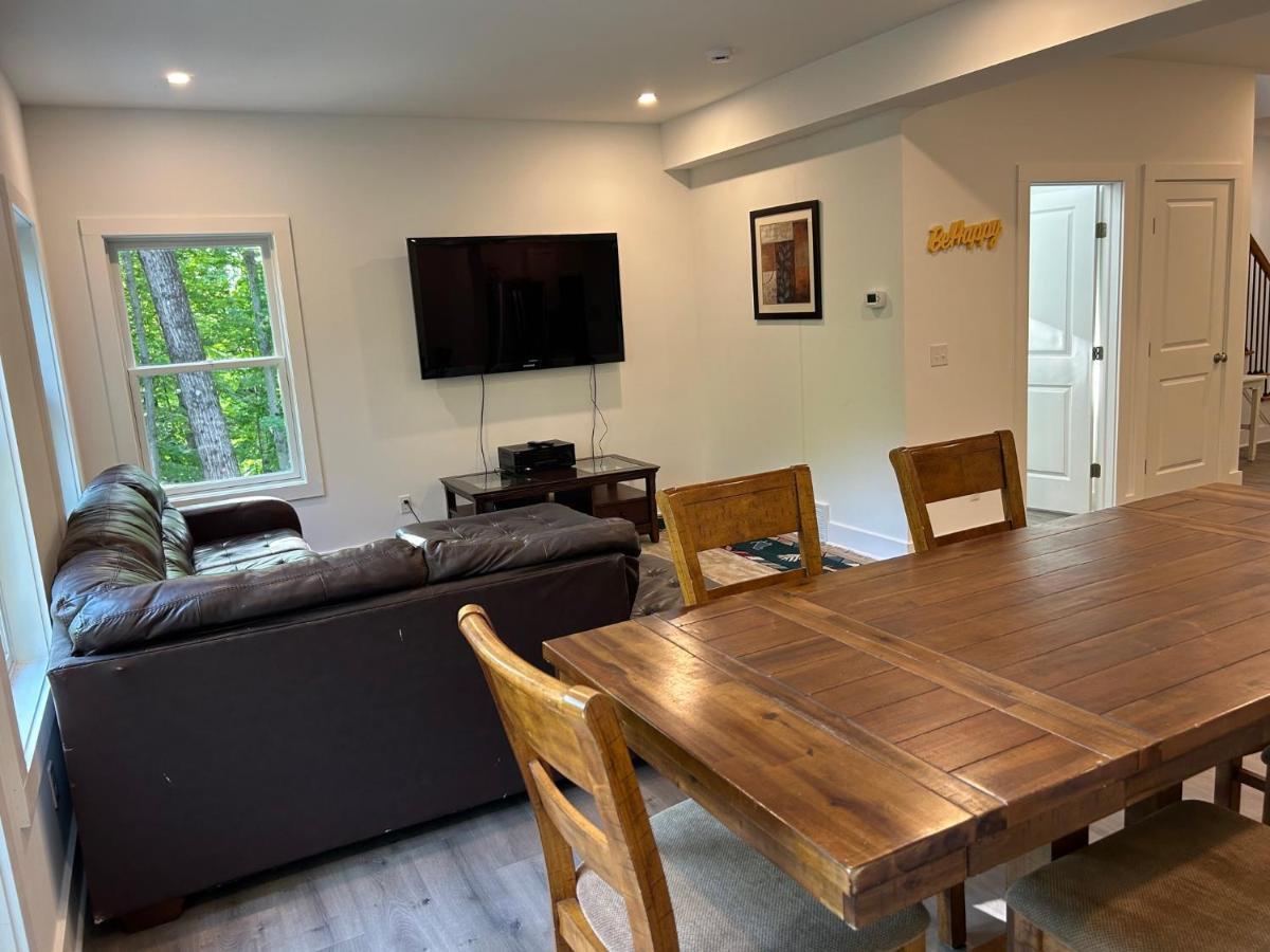 Holiday home New 3 Bedroom - Thoroughbred Farm & Views!