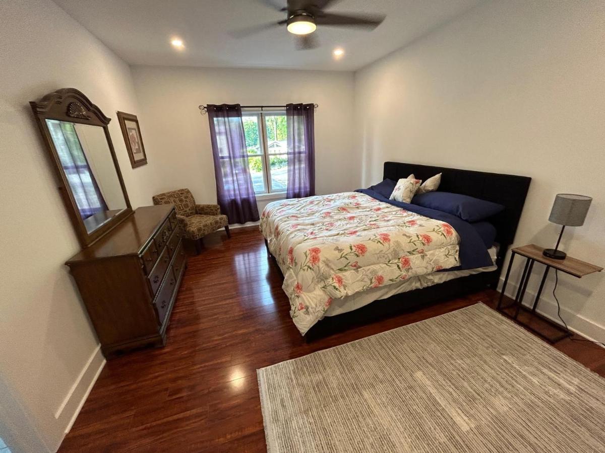 Holiday home New 3 Bedroom - Thoroughbred Farm & Views!